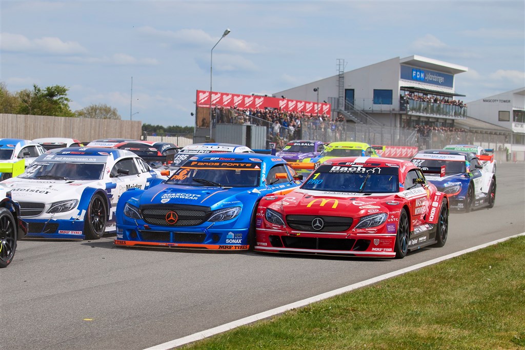 Den tætte kamp i Selected Car Group Super GT genoptages på FDM Jyllandsringen ved Nordic Antirust Grand Prix Danmark i weekenden.
(Foto: Grippo)